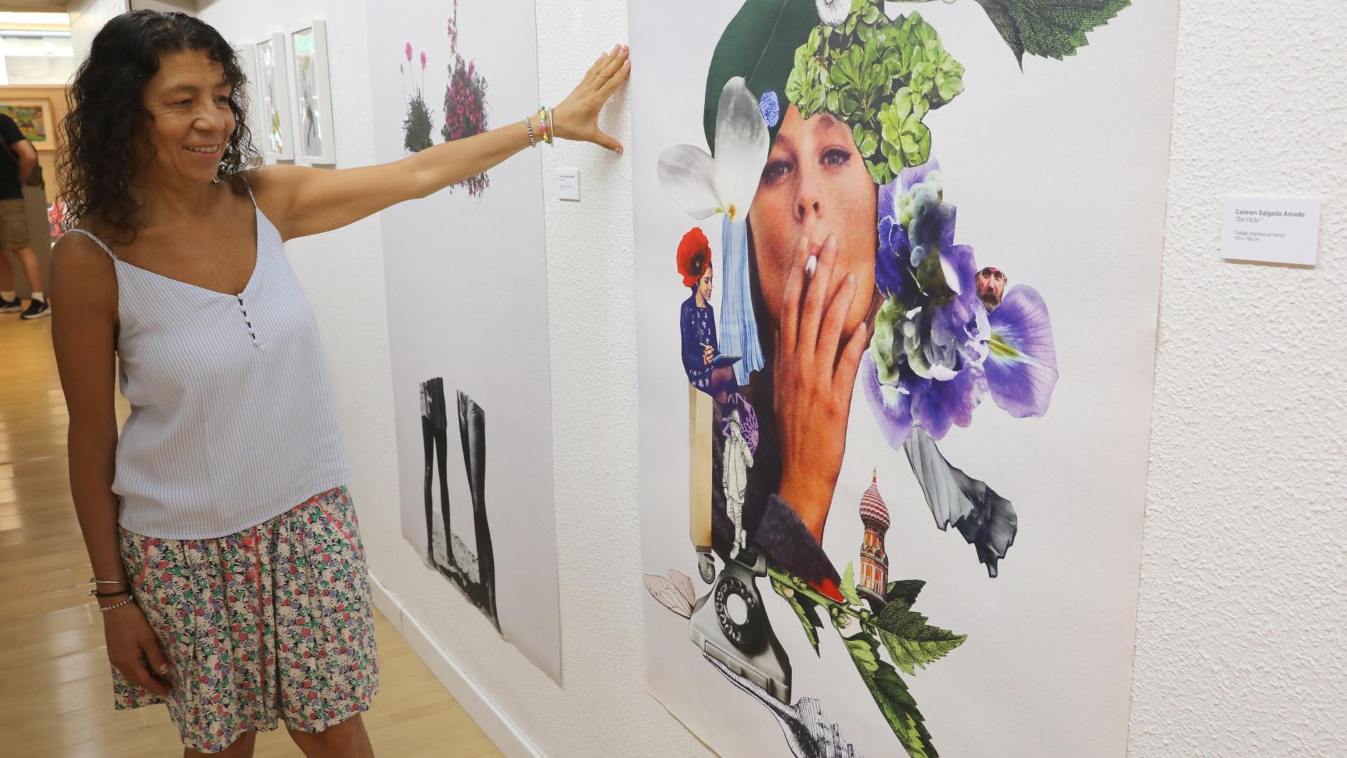 Carmen Salgado, junto a uno de los murales que expone en Ormolú