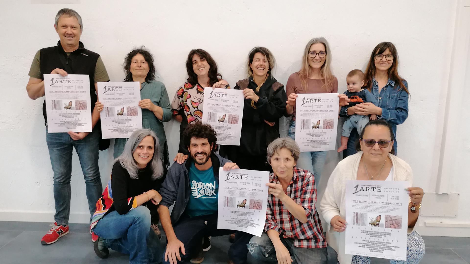 Artesanos, artistas y organizadores en la presentación