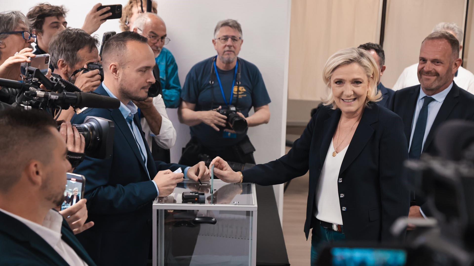 Marine Le Pen, ejerciendo el voto este domingo en la primera vuelta de las legislativas