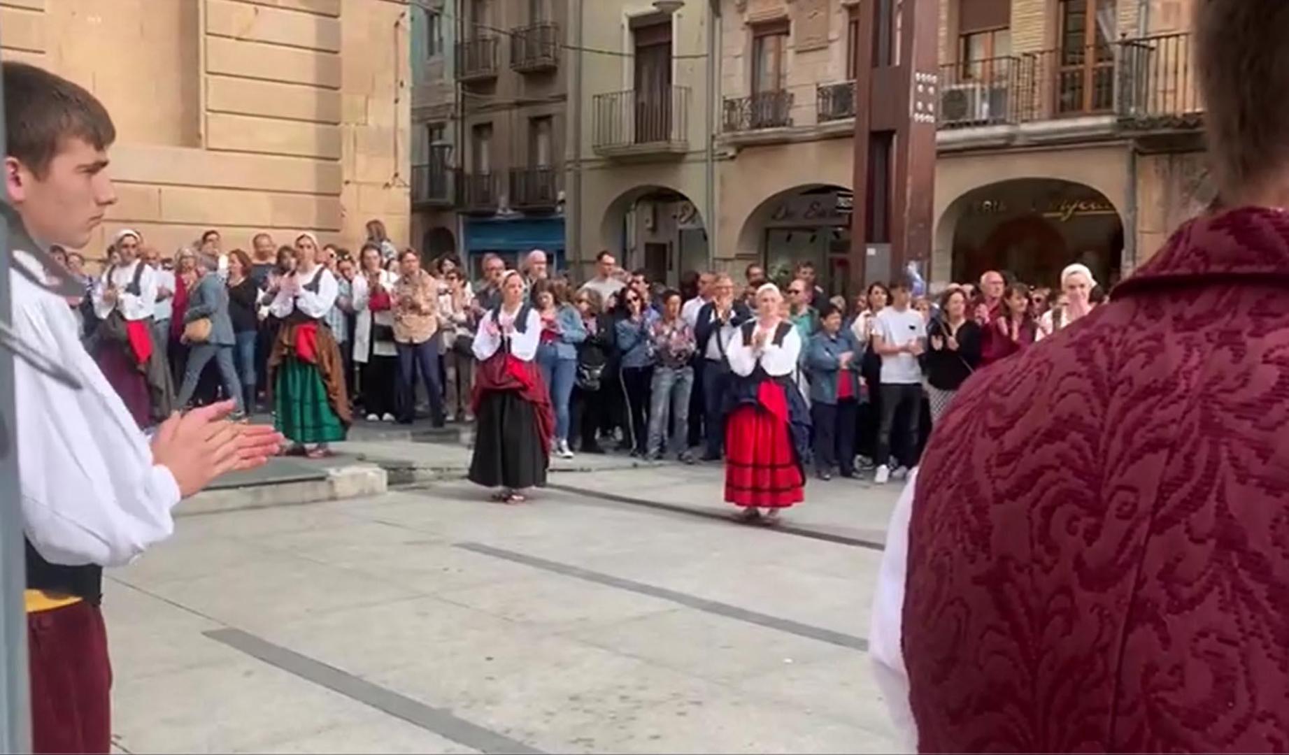 Pasillo en la plaza de los Fueros en homenaje a Salvador Martínez Gárate