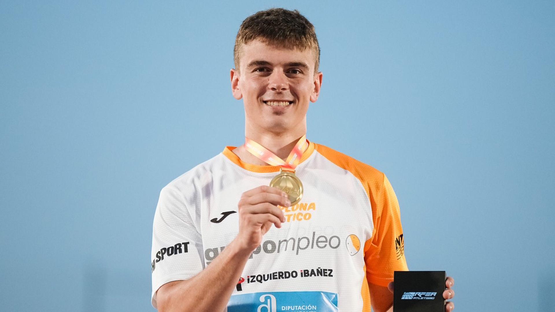 Quijera con su medalla de oro en el Campeonato de España Absoluto