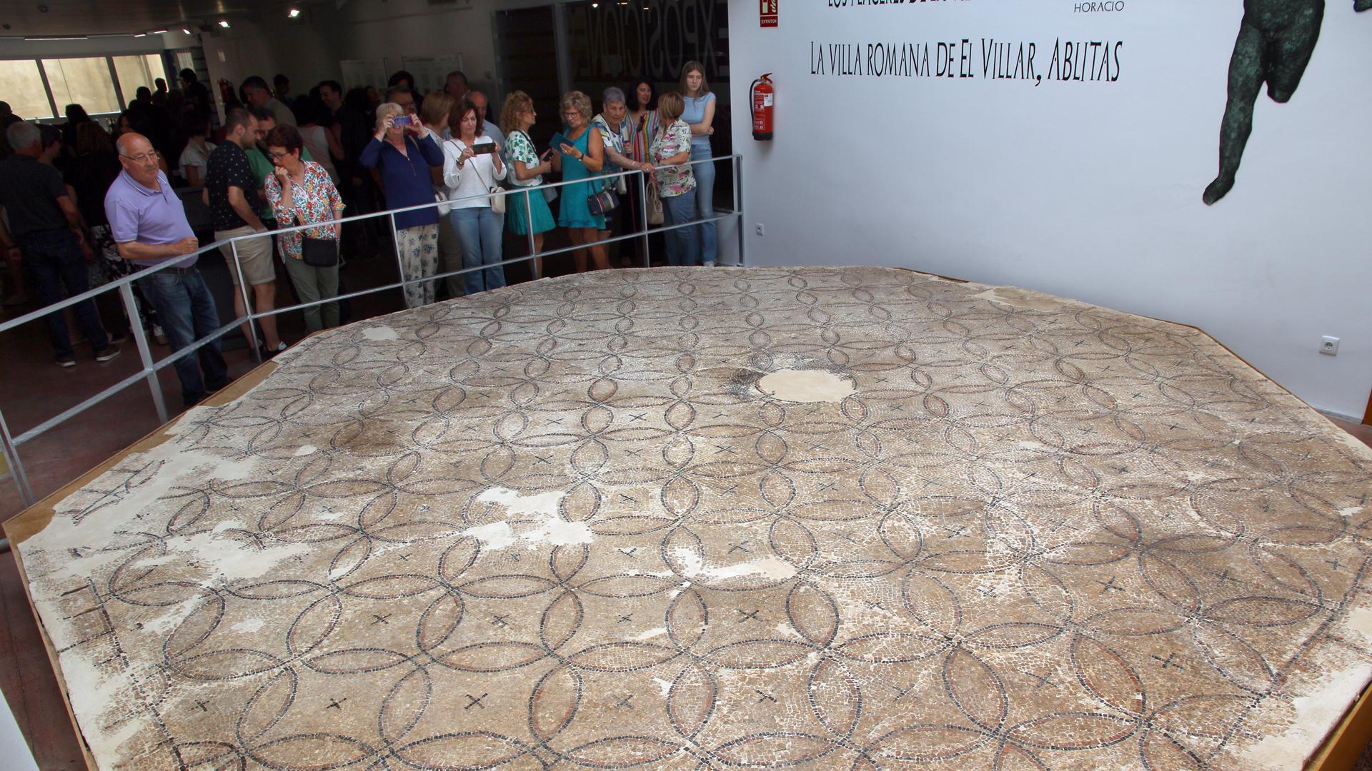 Imagen del mosaico de la villa romana de Ablitas expuesto en la casa de cultura de la localidad ribera