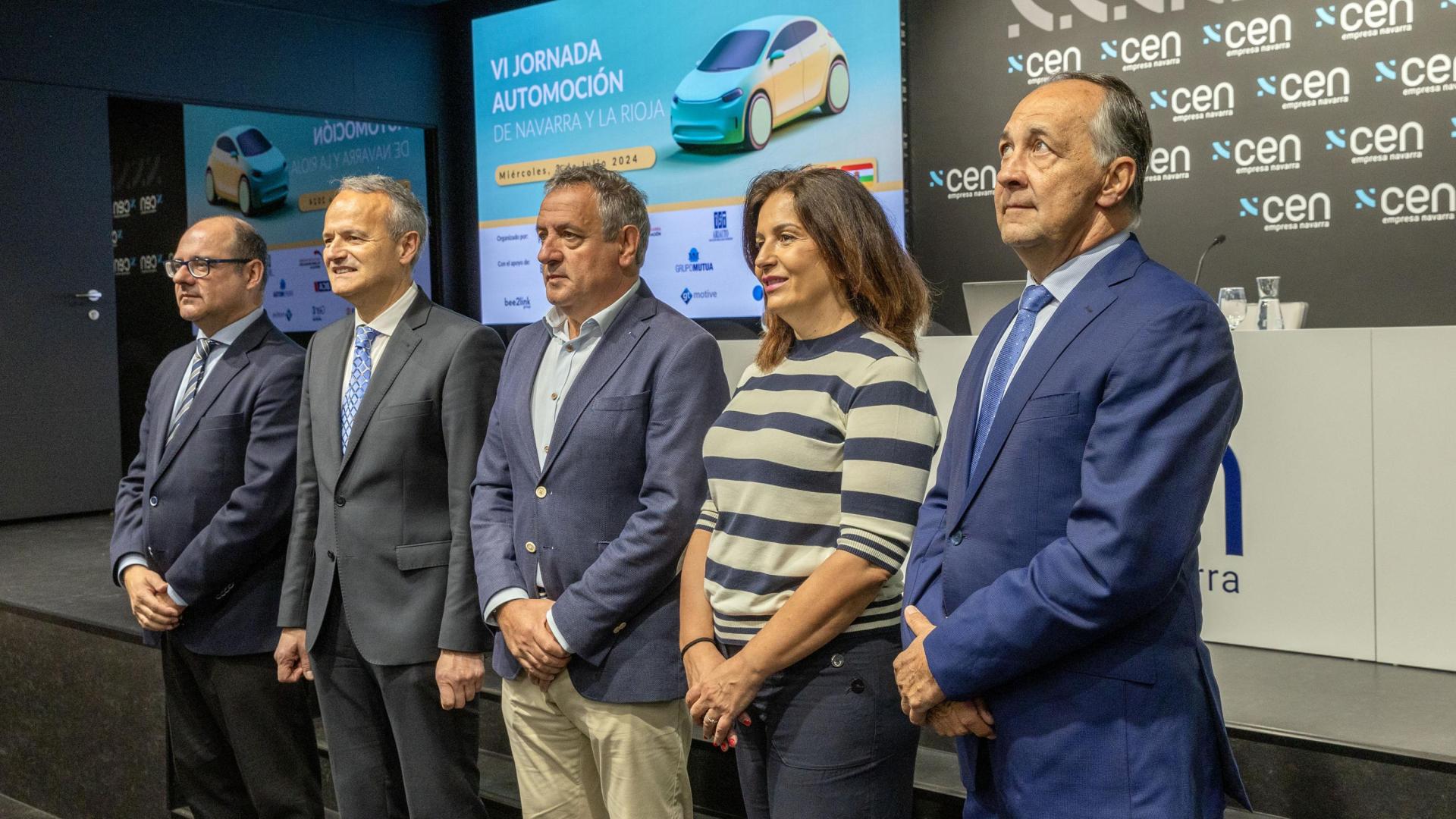 De izqueirda a derecha, José Ignacio Moya (Faconauto), Manuel Piquer, Carlos Sagüés, Montse Martínez (Faconauto) y Eduardo de Luis