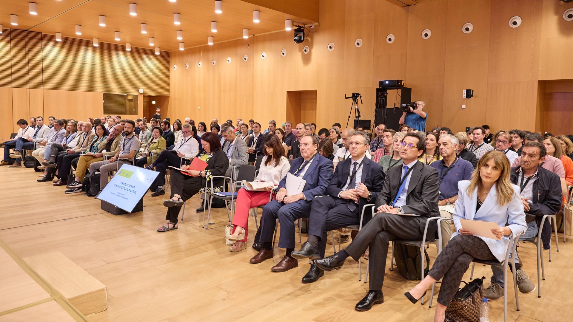 Asistentes al Foro de alto nivel sobre relevo generacional celebrado en Baluarte