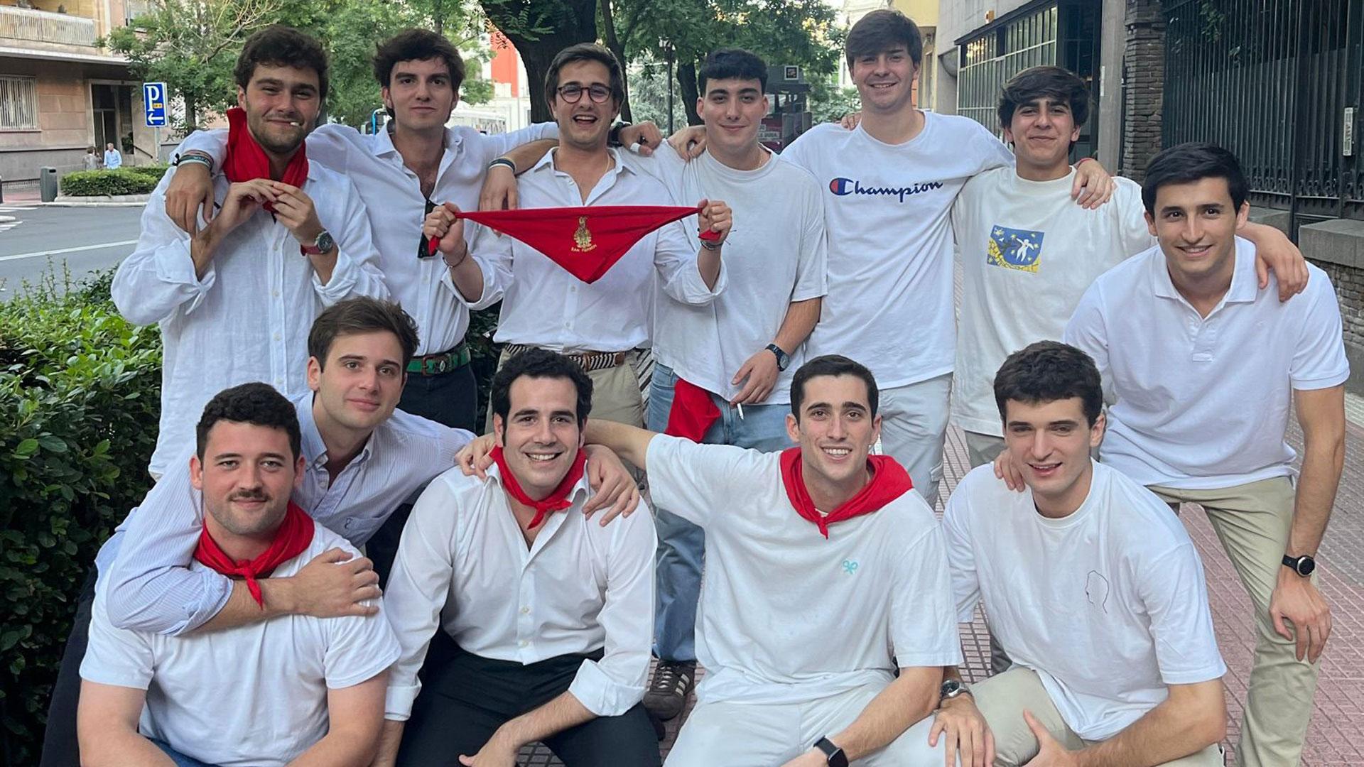 La Peña Navarra de San Fermín en Madrid celebró este miércoles 3 de julio un evento especial para preparar las fiestas desde la capital