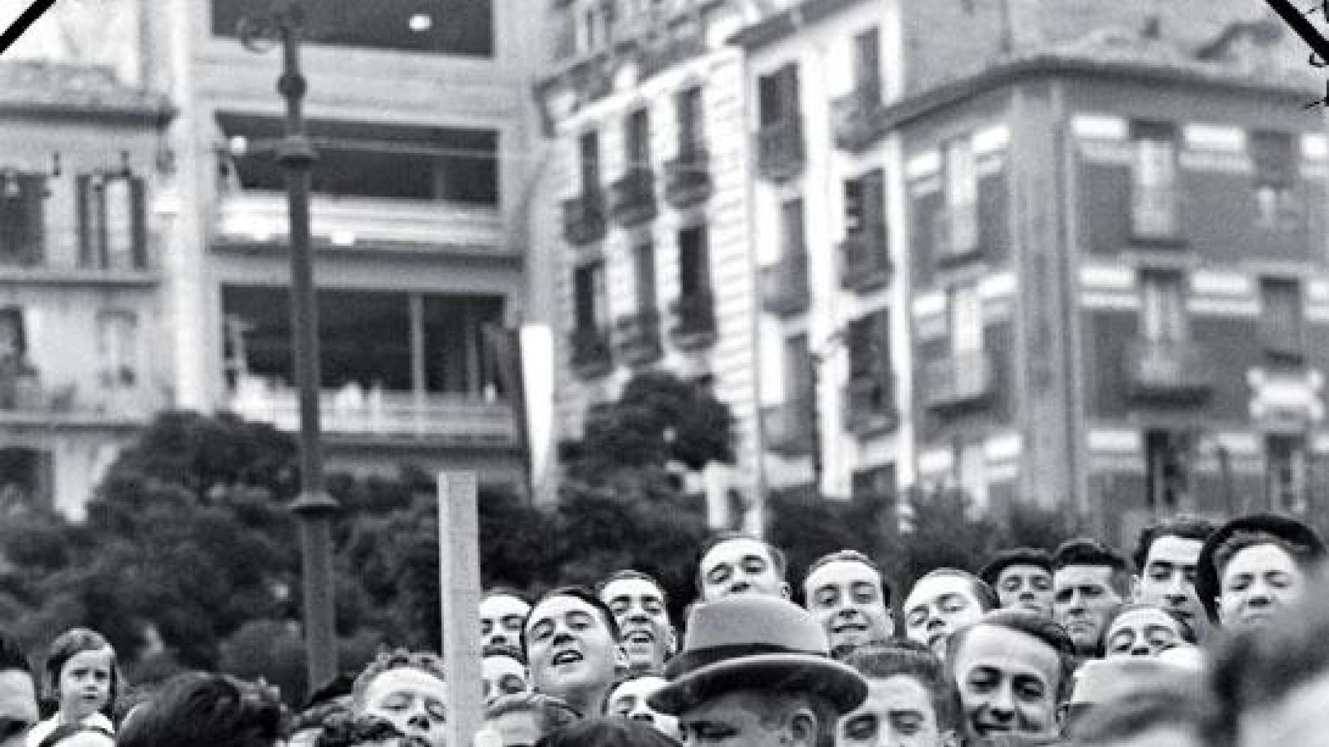 Juanito Echepare en uno de sus últimos lanzamientos desde la plaza del Castillo