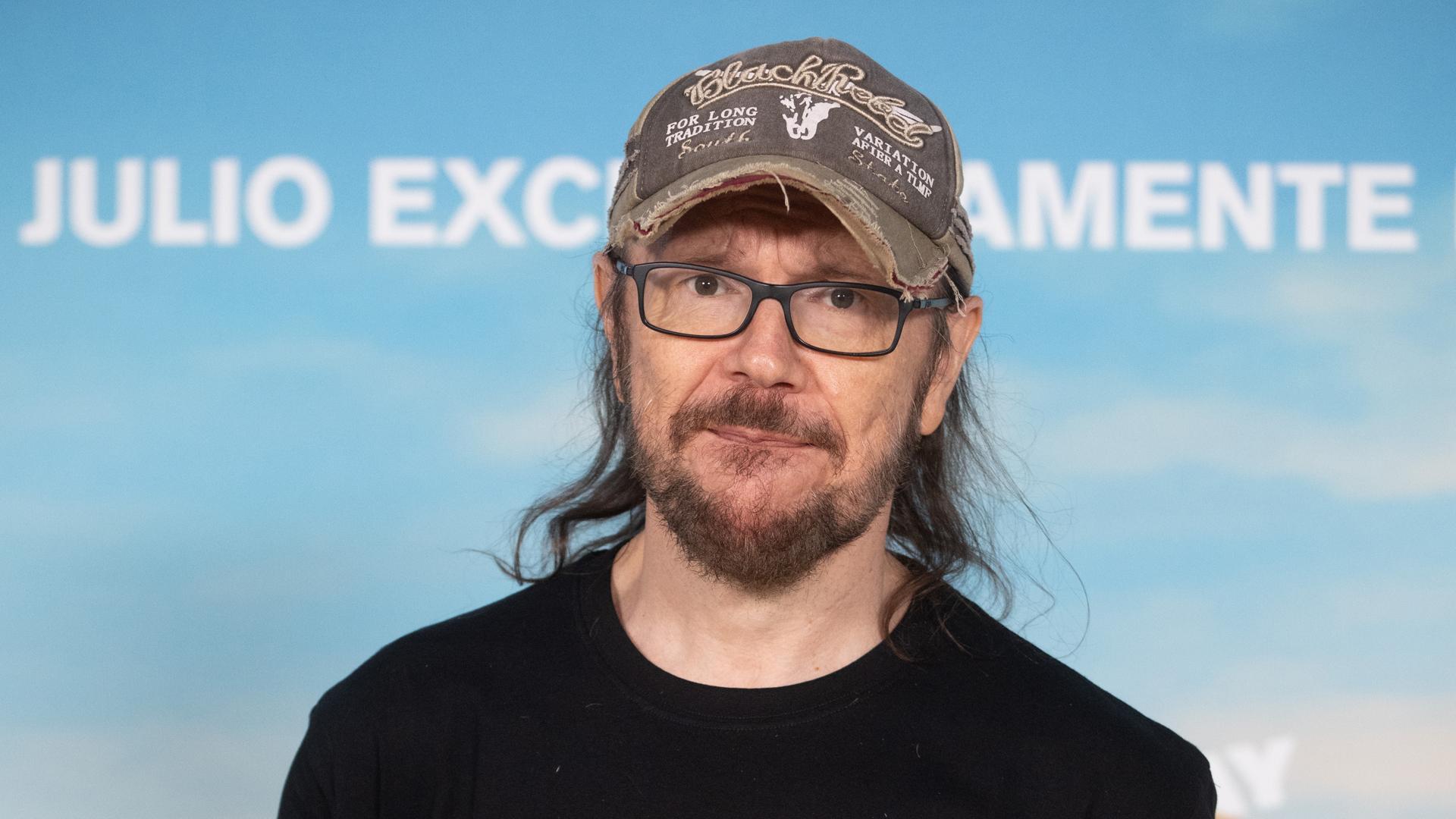 El actor y director Santiago Segura posa durante la presentación de la película `Padre no hay más que uno 4 `