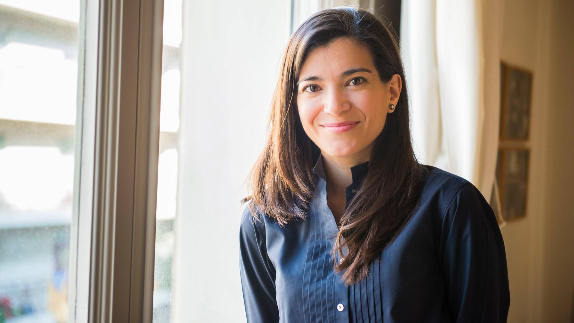 Sandra Ollo Razquin  estudió Filología Hispánica en la Universidad de Navarra y Filología inglesa en la UNED