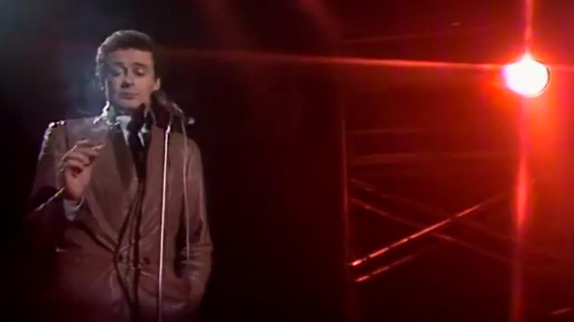Pino D'Angio, en una imagen del videoclip de 'Ma quale idea'