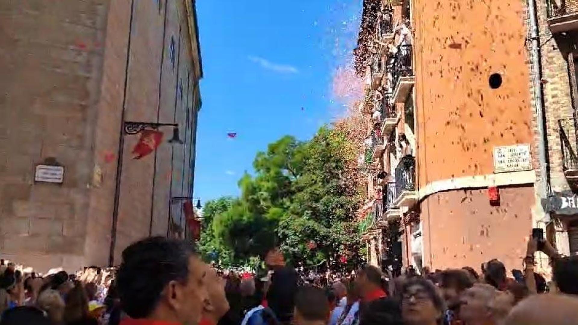 300.000 pétalos sobre San Fermín en el tramo final de la calle Mayor