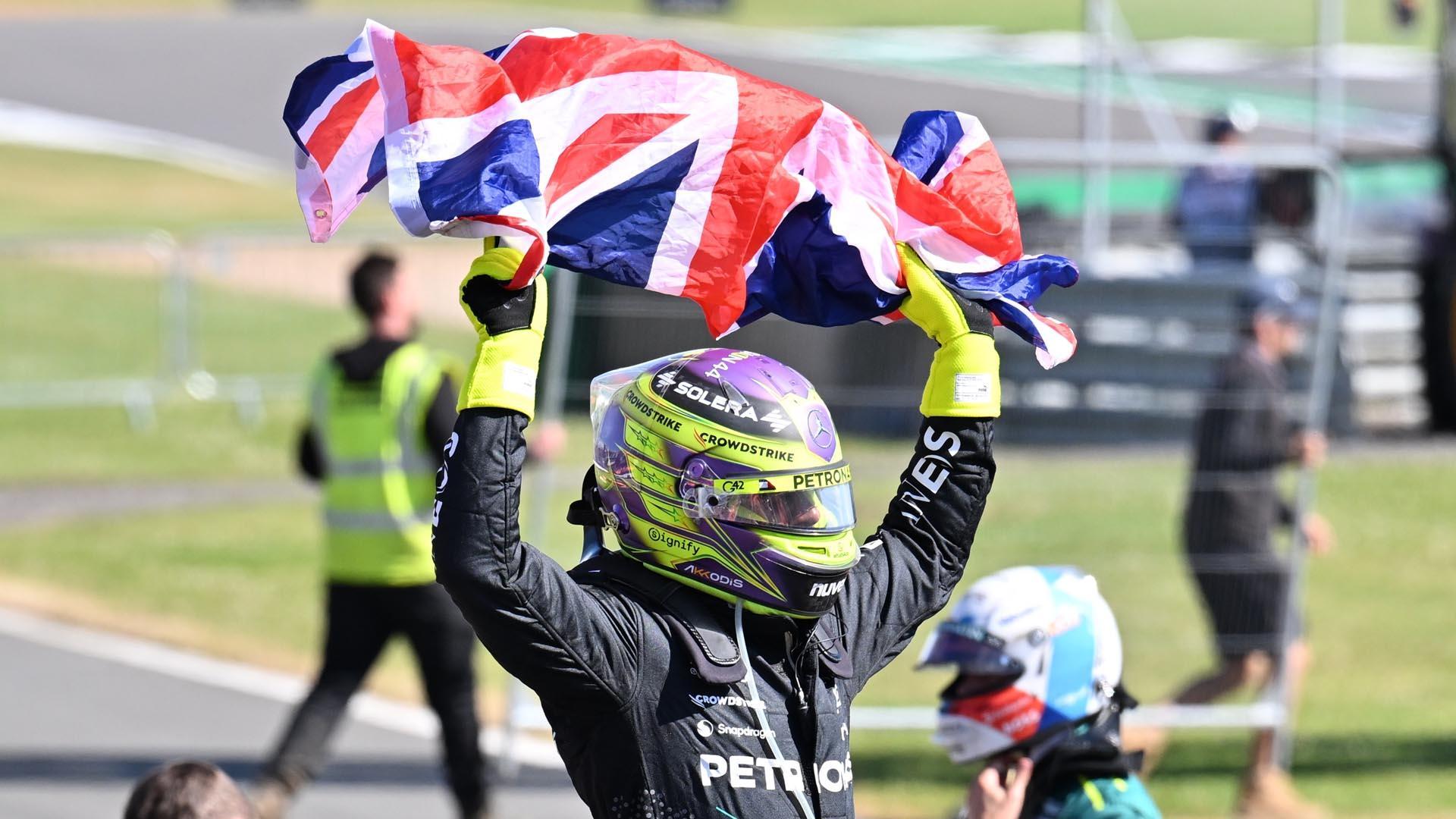 Lewis Hamilton celebra su triunfo en el GP de Gran Bretaña