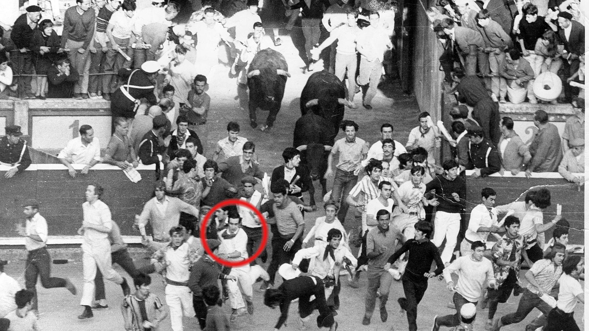 Imagen de Eugenio Salinas en uno de los muchos encierros que corrió