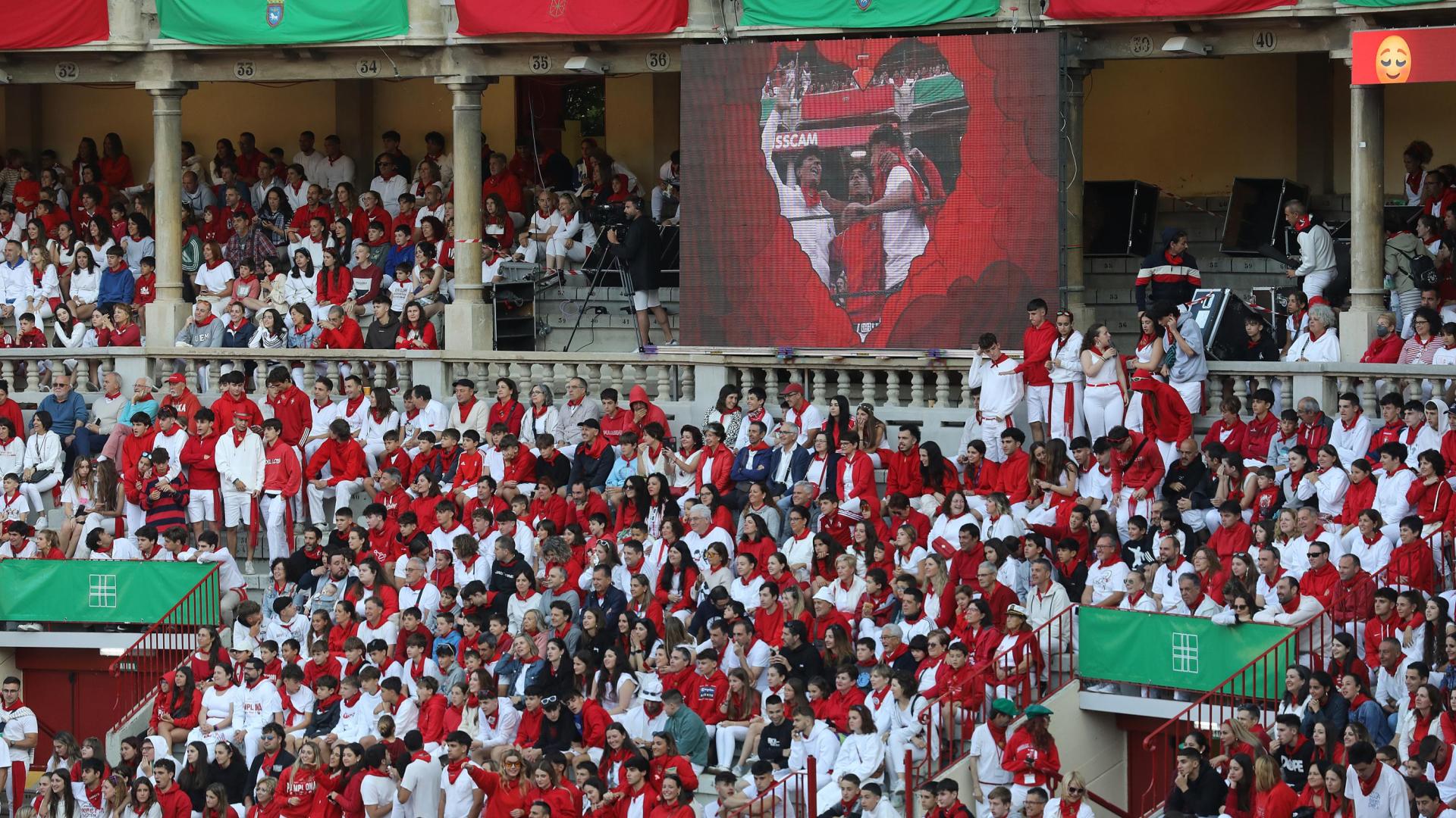 Imagen de la kiss cam estos Sanfermines