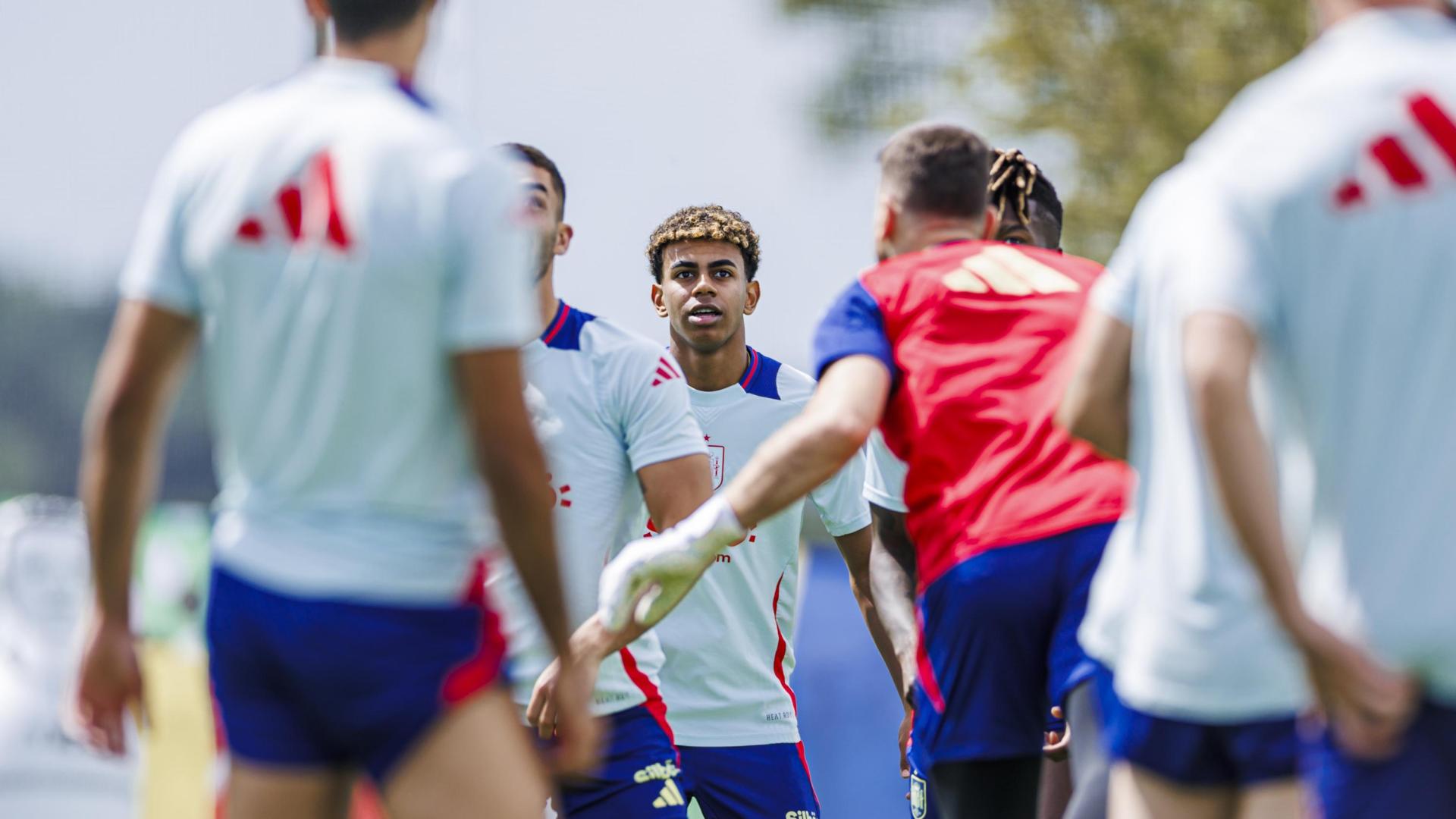 Entrenamiento de la selección en Donaueschingen este viernes, 12 de julio, con Lamine Yamal sonriente