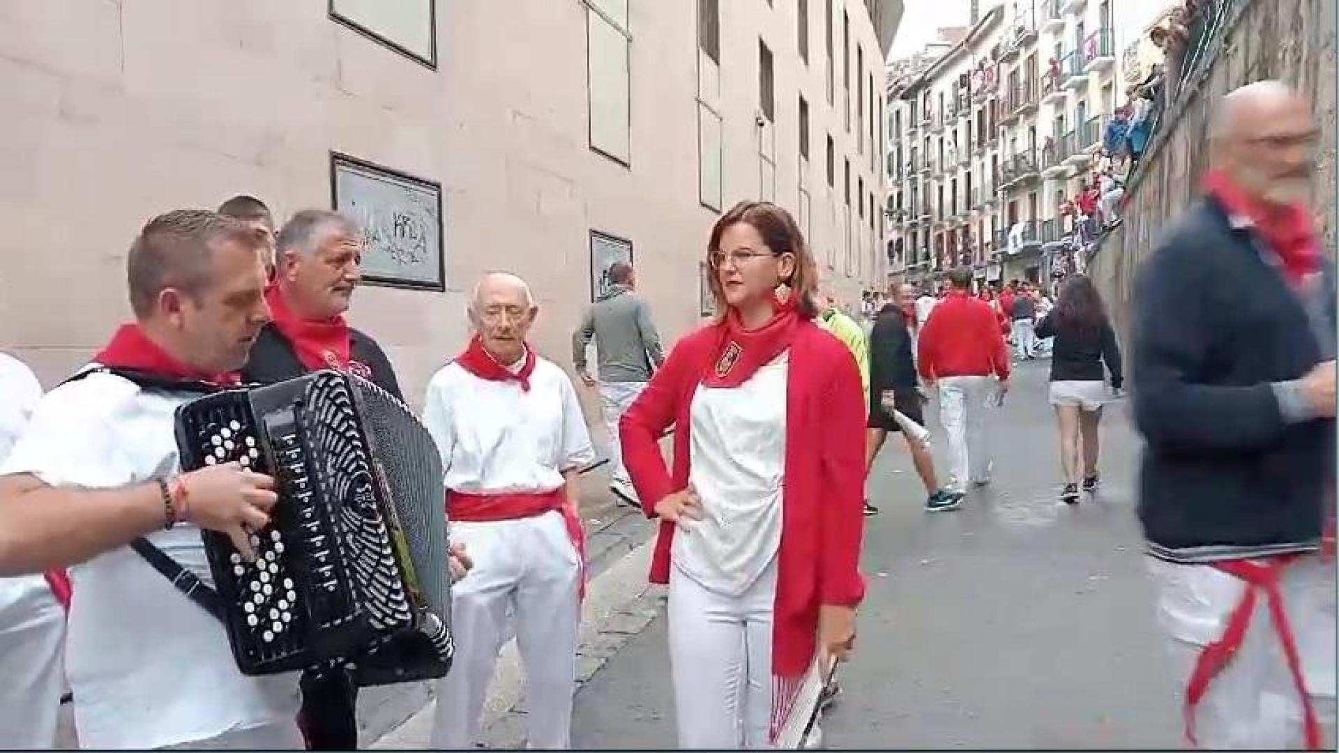 Marian Altés cantó este 13 de julio acompañada con el acordeón Iñaki Reta, de la Escuela de Jotas Irabia
