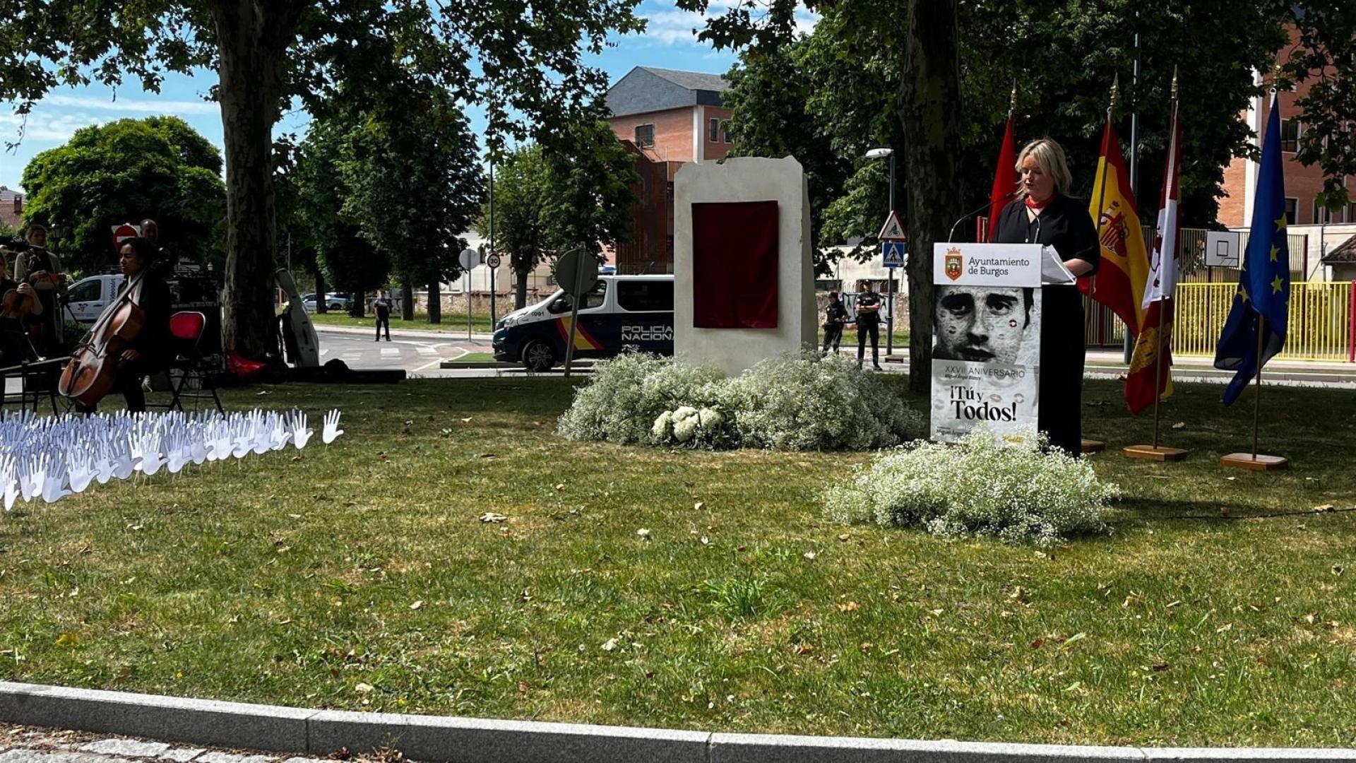 Marimar Blanco interviene en la inauguración de una glorieta que el Ayuntamiento de Burgos dedica a su hermano.

EUROPA PRESS

13/07/2024