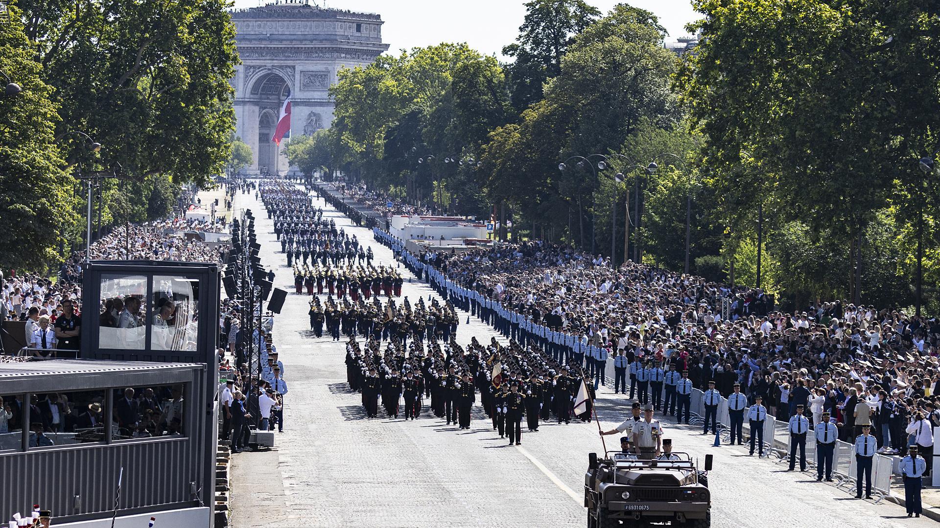 Desfile militar en París con motivo del 14 de julio
