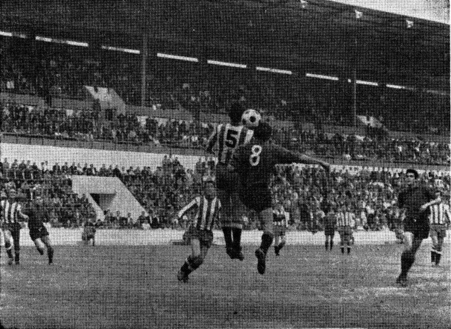 Remate de Jordana en el primer gol en El Sadar.
