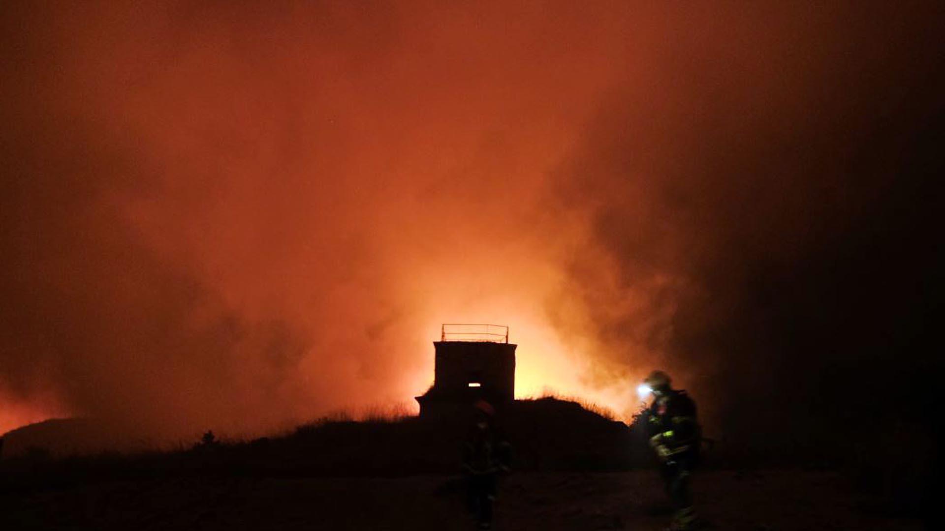 Fotos del incendio de Pamplona: así ha ardido el fuerte de San Cristóbal