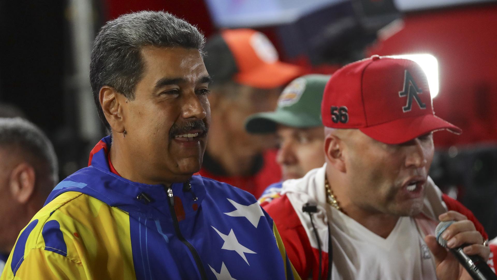 El presidente de Venezuela, Nicolás Maduro, celebra tras conocer los resultados de las elecciones presidenciales este domingo