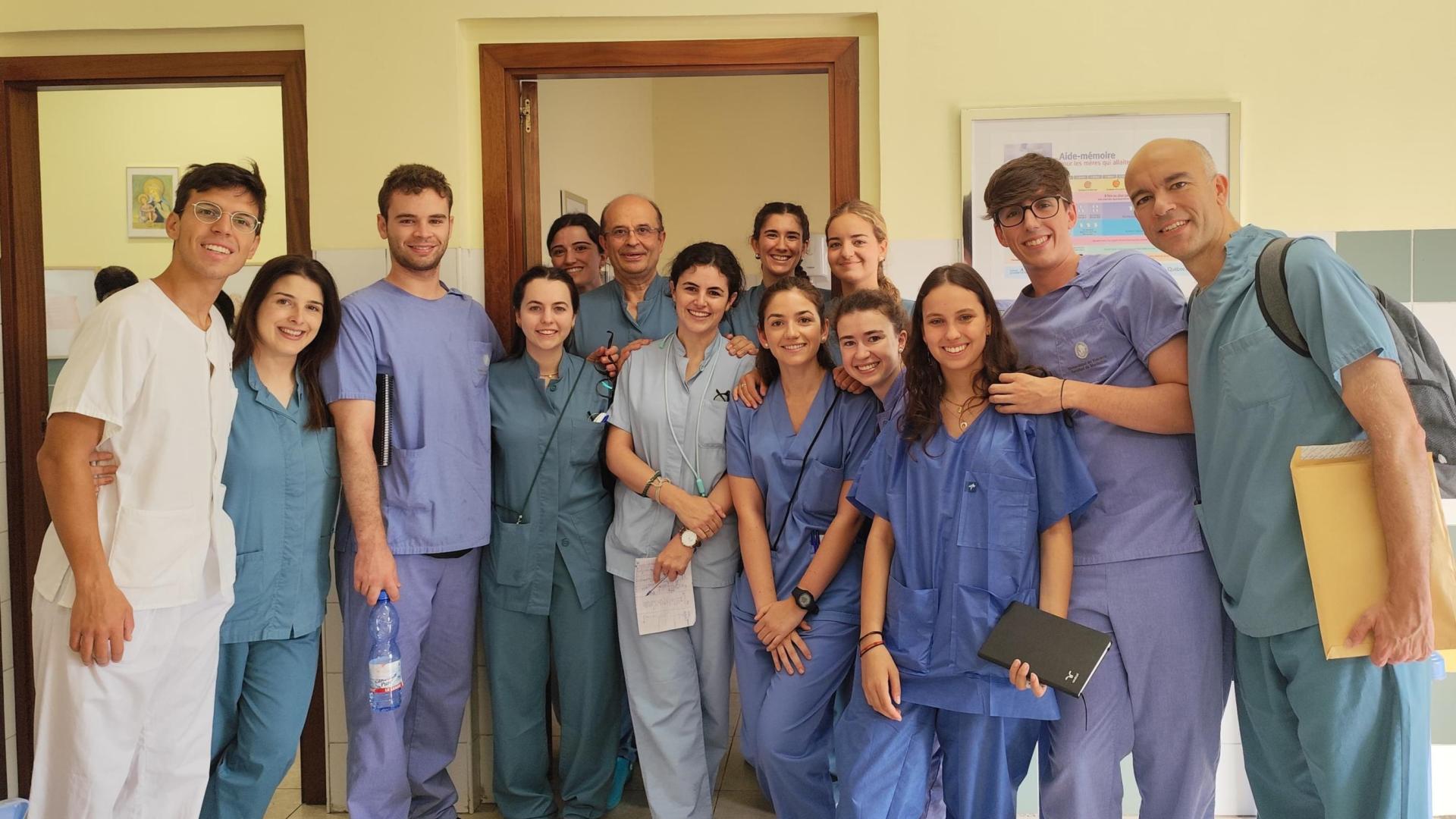 El equipo de sanitarios, en el Hospital Monkole en Kinshasa, donde han trabajado dos semanas.