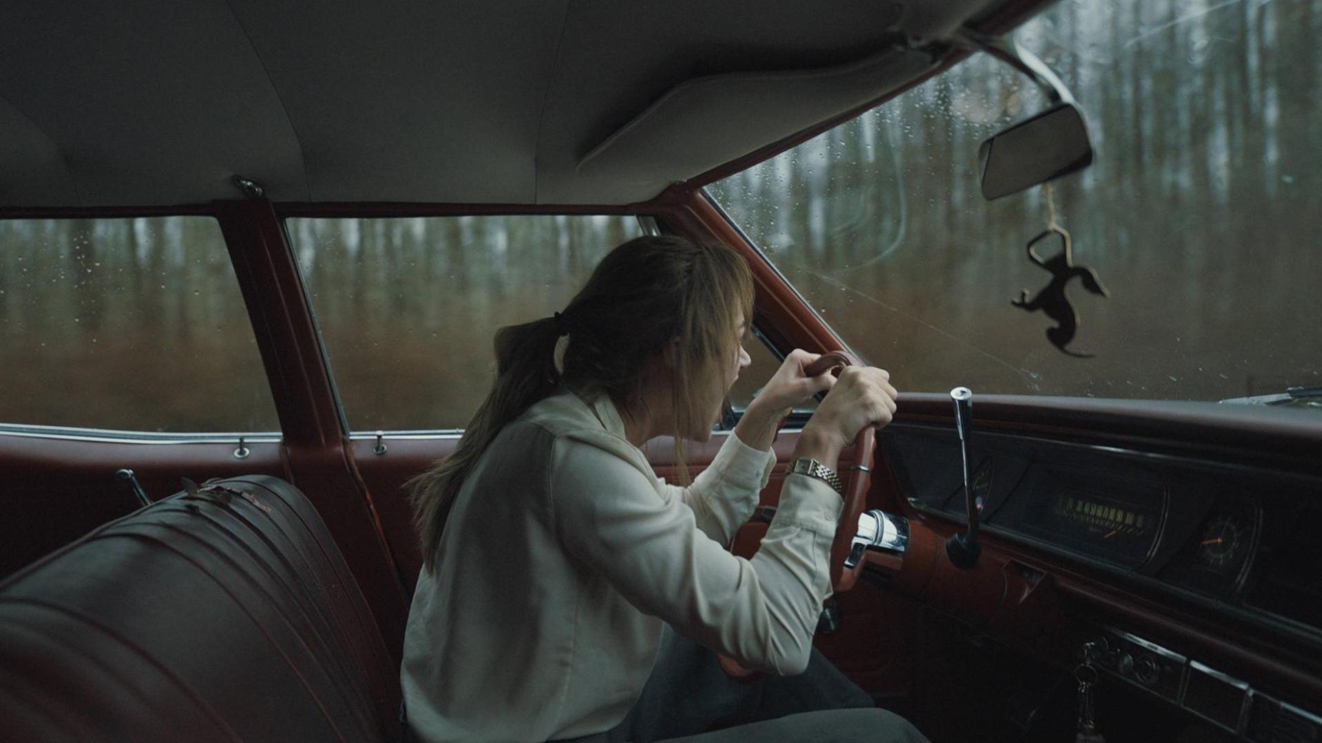 Maika Monroe, en un fotograma de la película 'Longlegs'