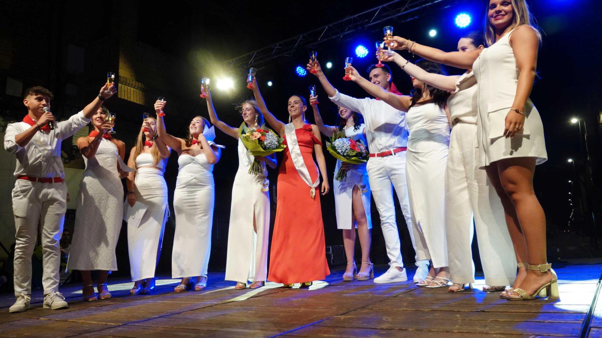 Instante del brindis de las Reinas, Misters y Damas salientes y entrantes