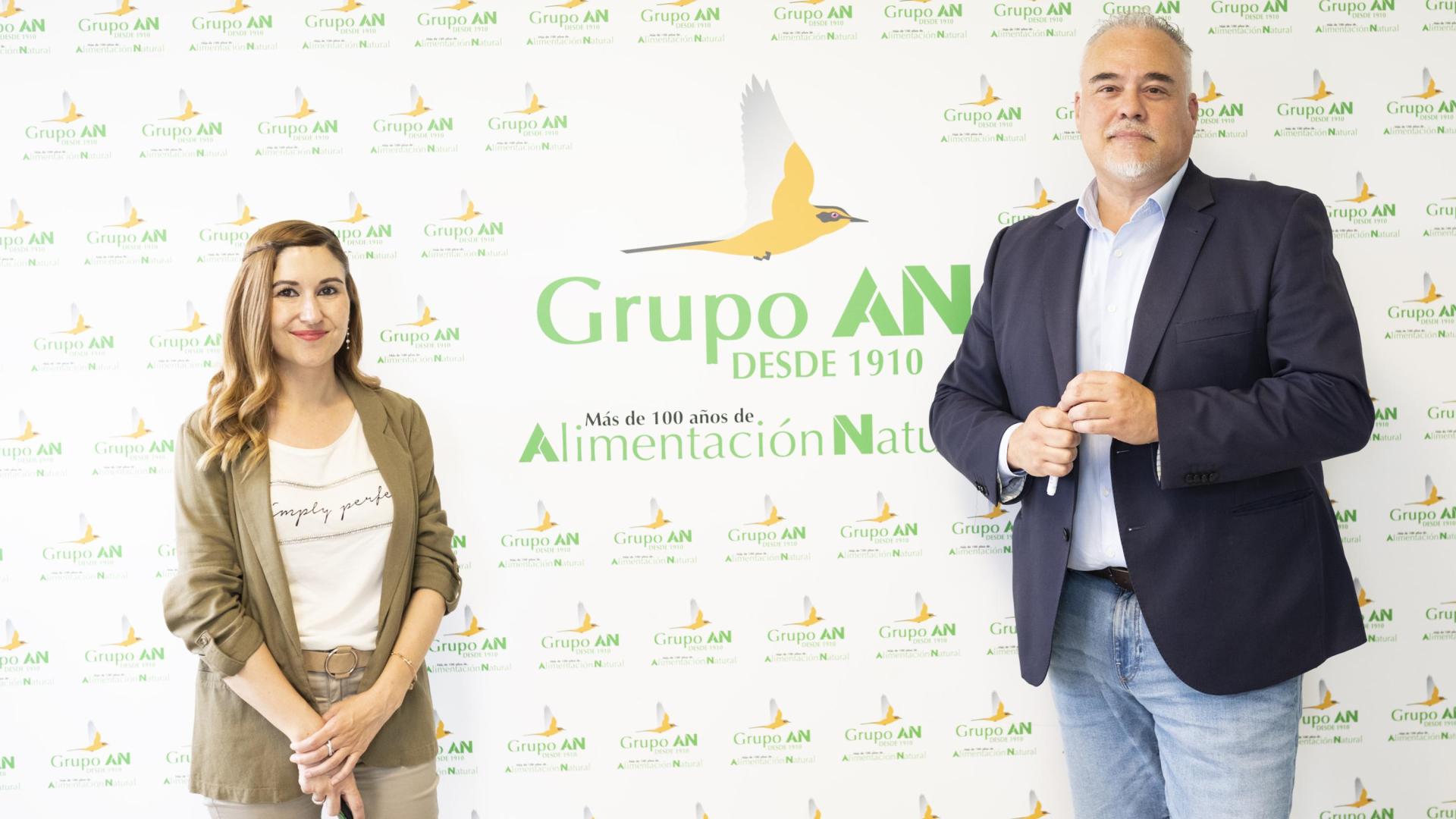 Sara Esparza, responsable proyectos de Grupo AN y Julián Imaz, responsable I+D+i de Conservas Dantza