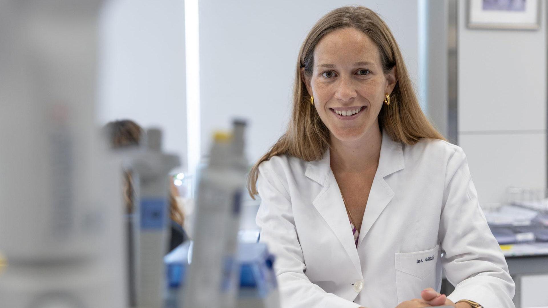 La Dra. Marta García-Goñi en el laboratorio de Inmunología e Inmunoterapia de la Clínica Universidad de Navarra