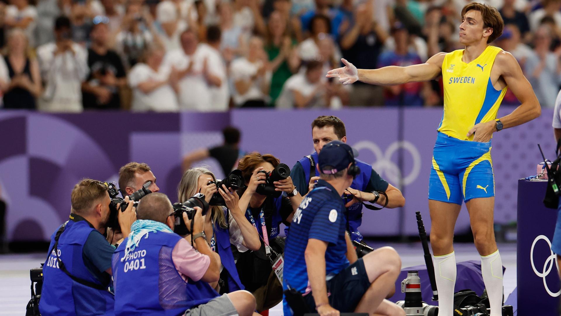 El sueco Armand Duplantis bate el récord del mundo de pértiga con 6,25