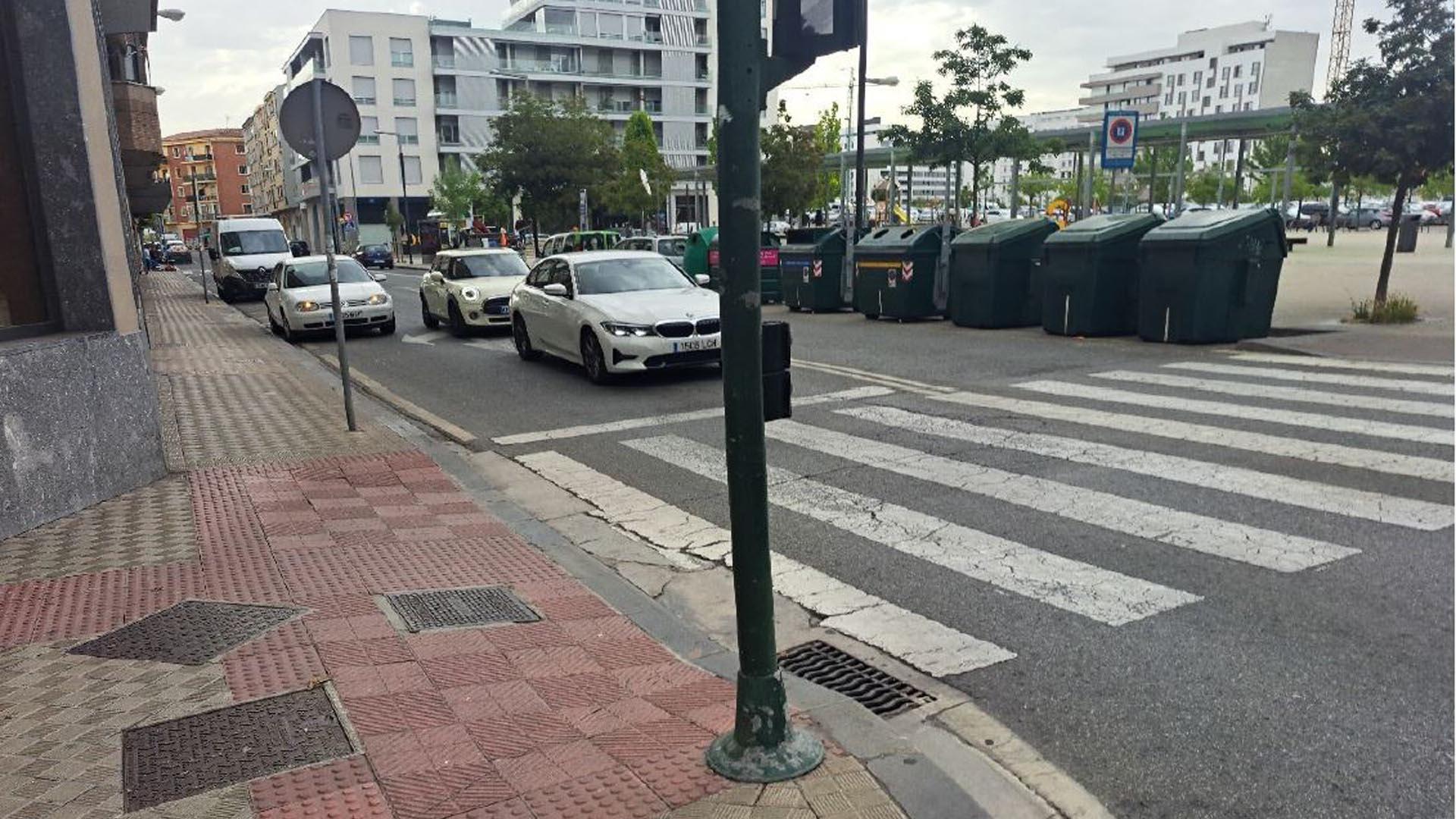 Acera norte de la calle Río Queiles, en Azpilagaña