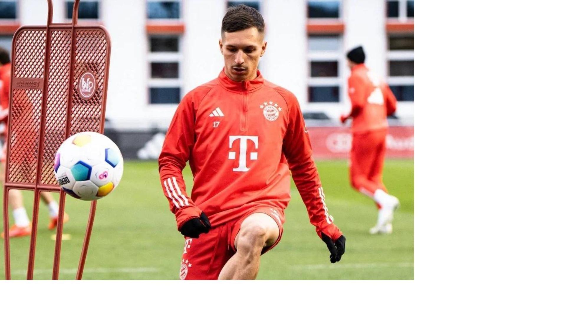 Bryan Zaragoza, entrenando con el Bayern