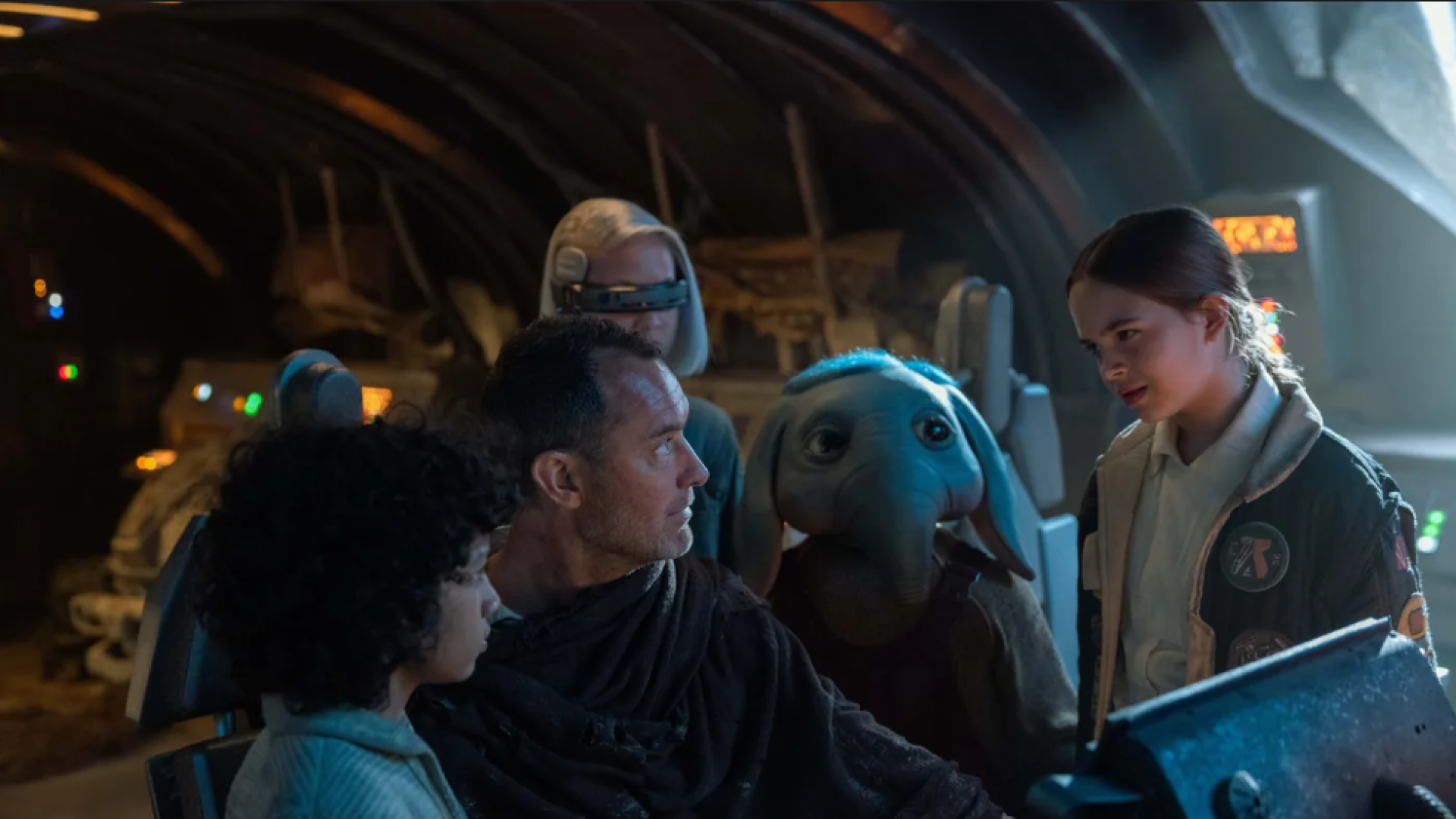 Wim (Ravi Cabot-Conyers), Jod Na Nawood (Jude Law), KB (Kyriana Kratter), Neel (Robert Timothy Smith), and Fern (Ryan Kiera Armstrong)