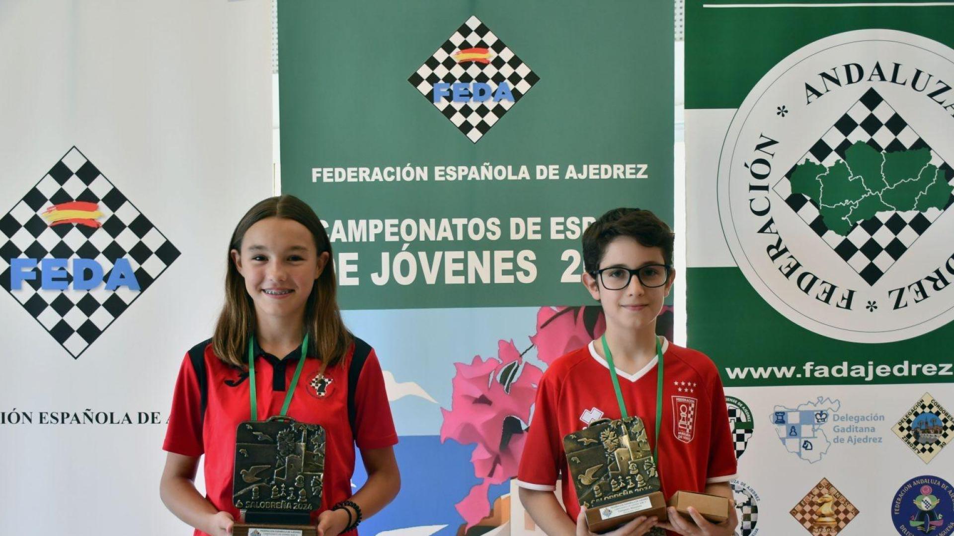 Amaya Alfaro Aldunate (izda), campeona de España sub 12.