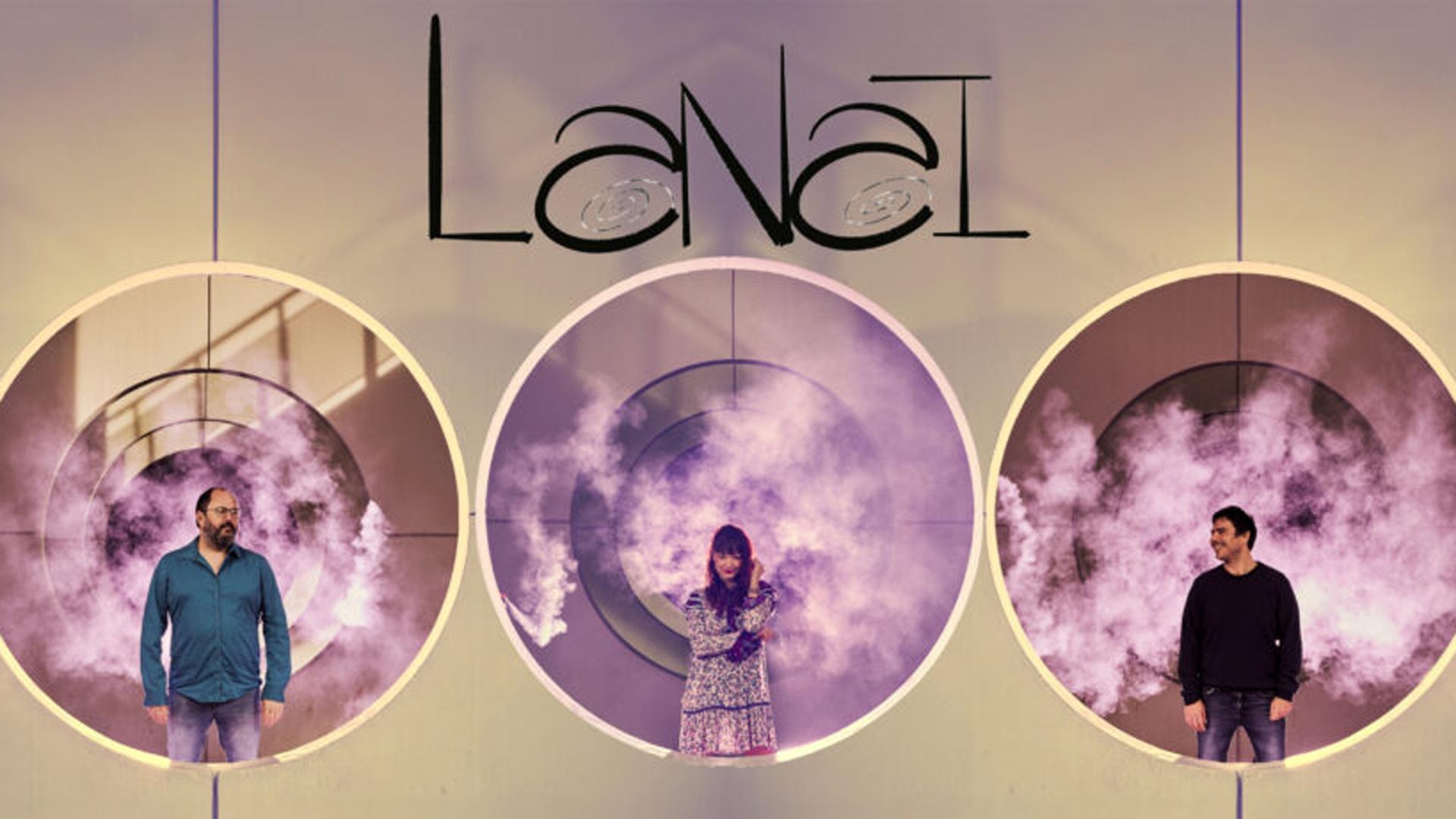‘Lanai’ es un proyecto personal de Naiara Ruz, a la que acompaña sobre el escenario un trío, formado por los músicos Jorge Perianes y Carlos Colina