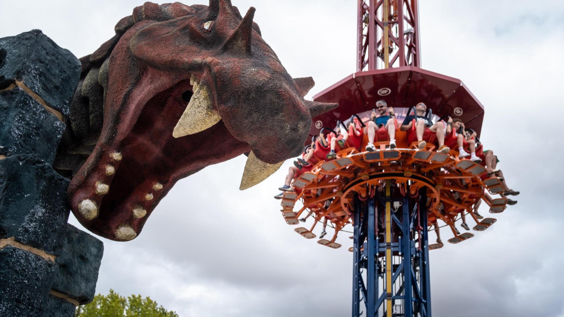 Una de las nuevas atracciones de gran caída libre en el parque Sendaviva.