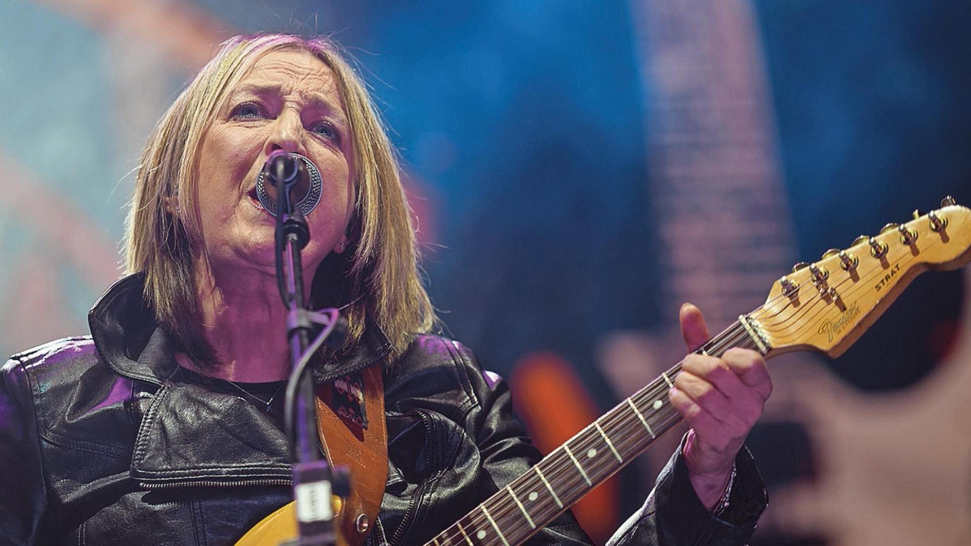 Aurora Beltrán, durante un concierto de Tahúres Zurdos en el Navarra Arena