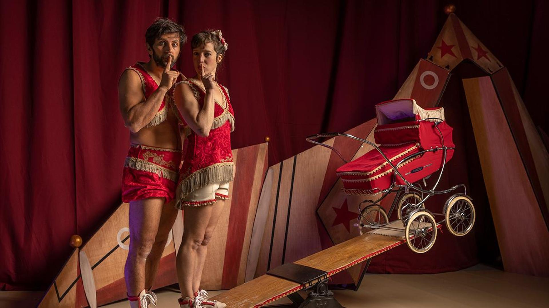 'Lubally', circo con unos padres primerizos, en Noáin ,con la compañía Proyecto Kavauri.