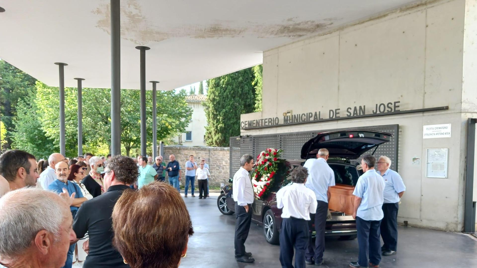 Manolo Azcona ha sido despedido por sus familiares, amigos y compañeros.