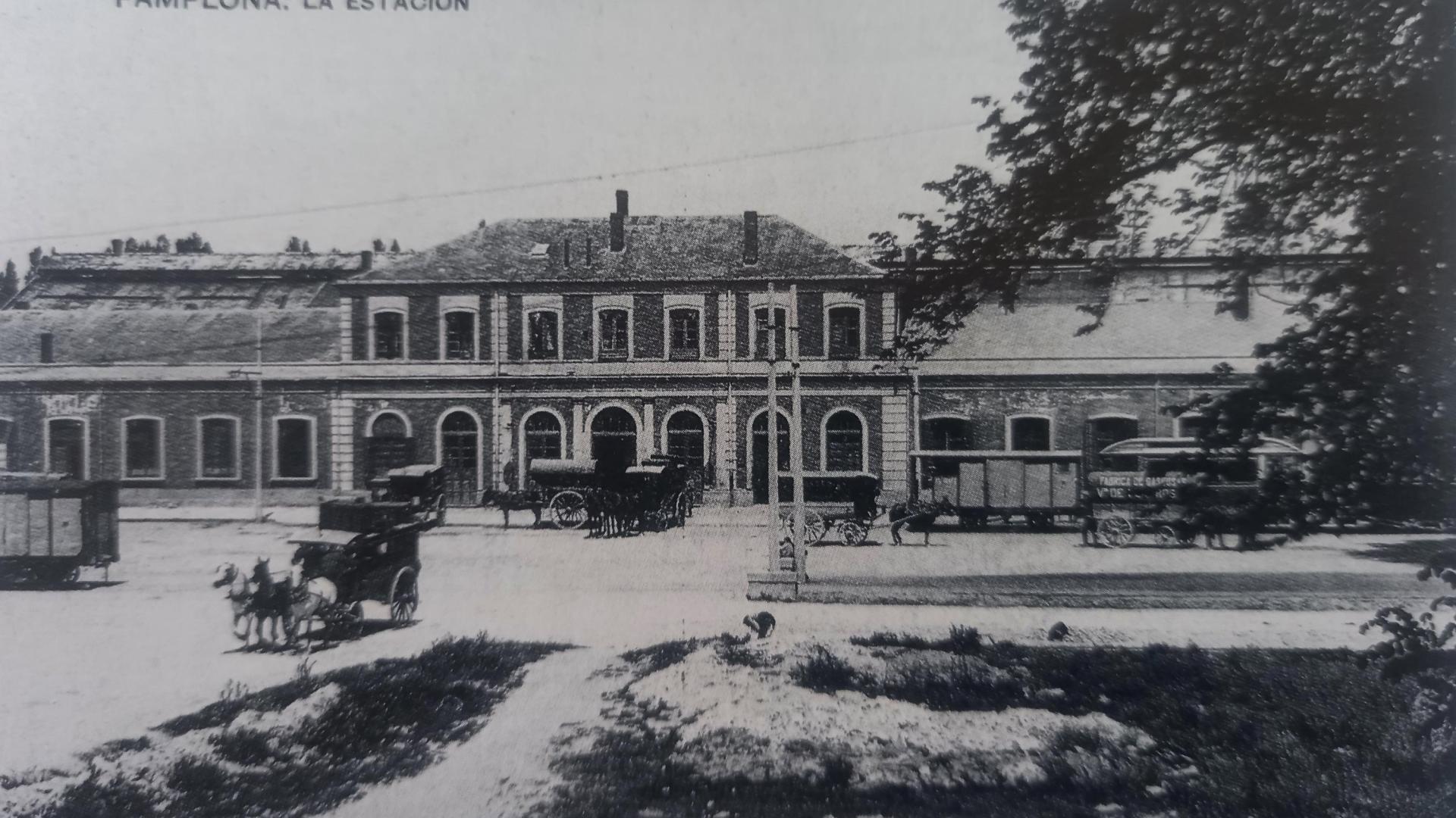 Fachada de la estación hacia 1920