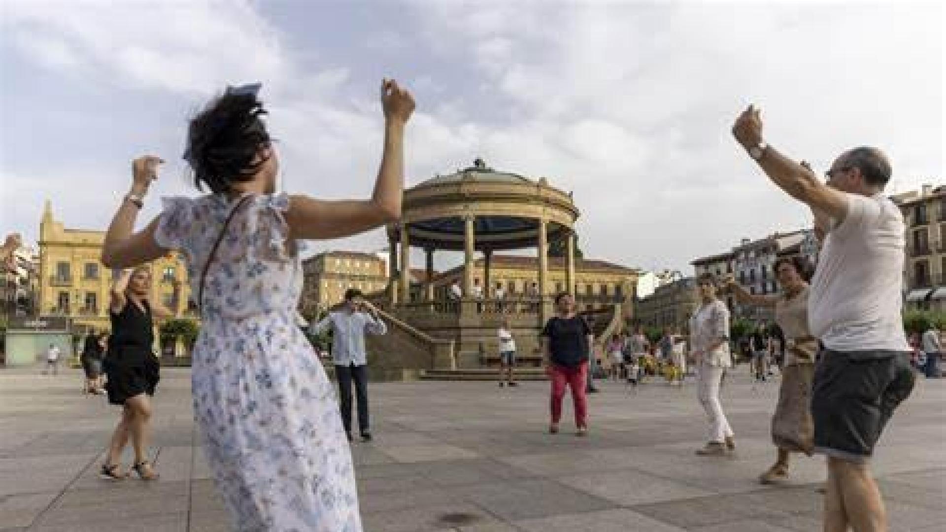 La Plaza del Castillo acoge esta tarde una nueva sesión de los bailables de txistu y gaita.
