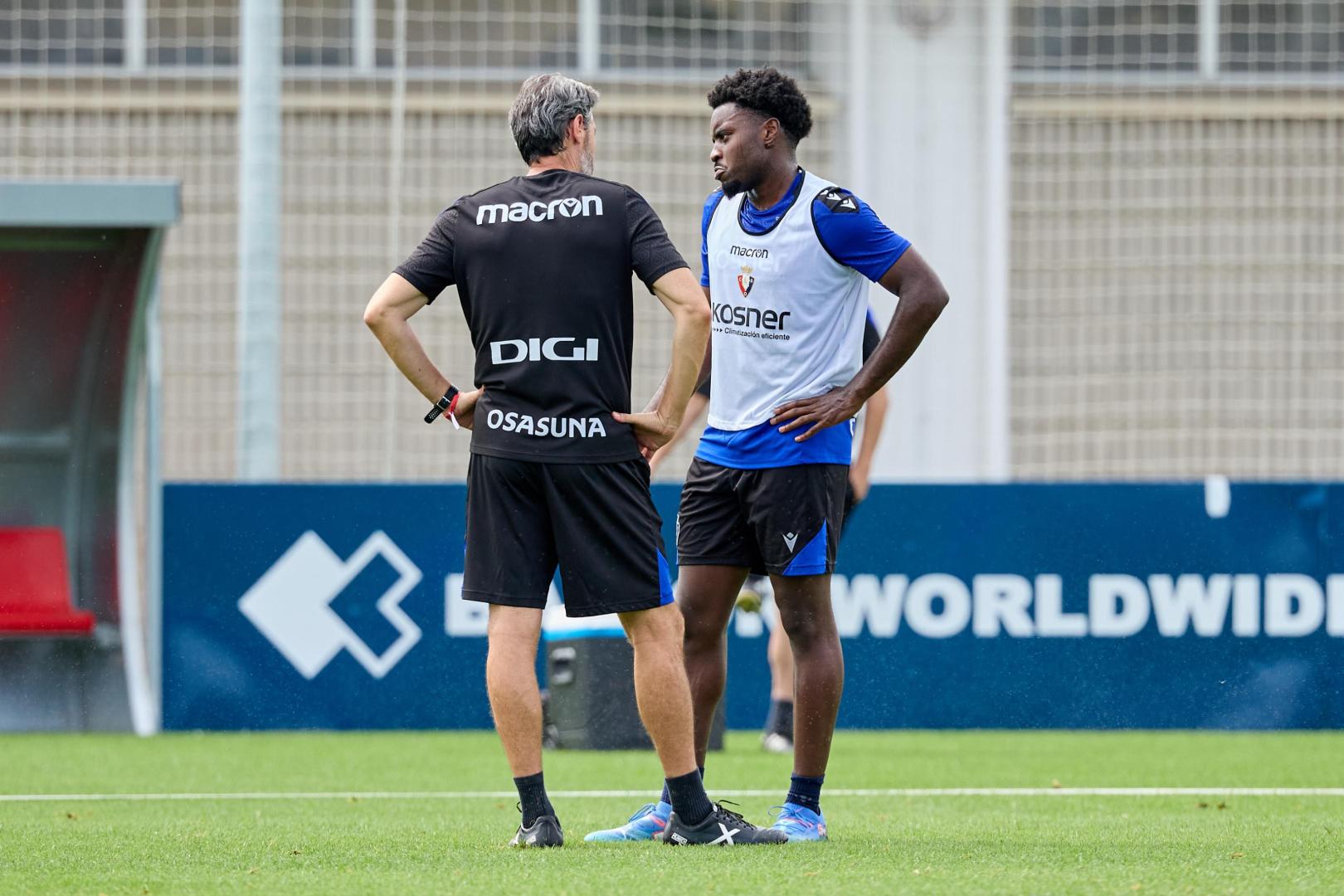 VIERNES. Completa su primer entrenamiento con el equipo
