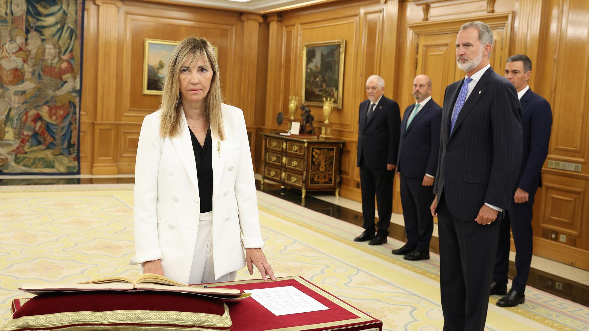 La nueva presidenta del Tribunal Supremo y del Consejo General del Poder Judicial, María Isabel Perelló Doménech, jura su cargo ante el Rey Felipe VI, en el Palacio de la Zarzuela