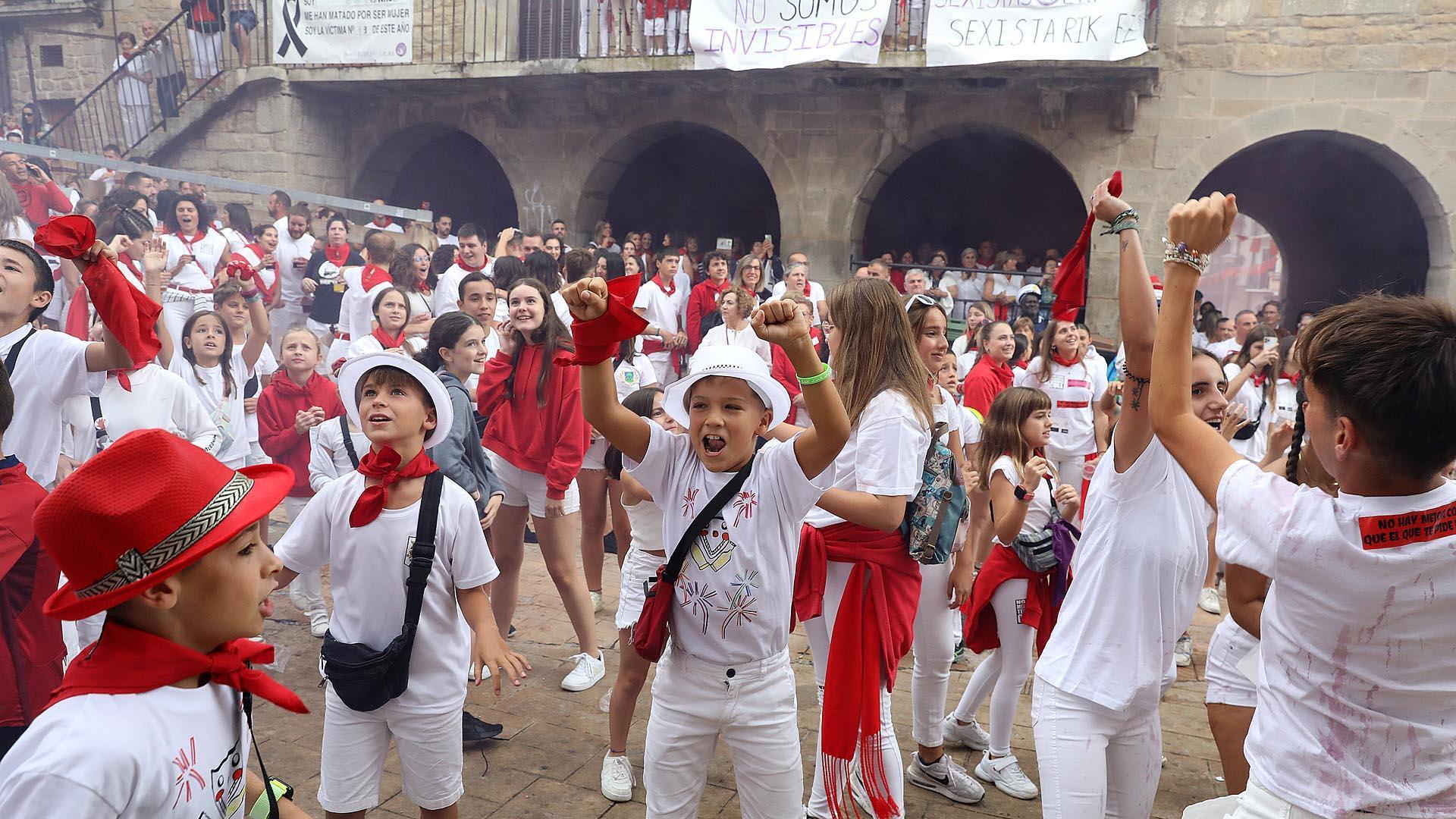 Fotos del cohete de fiestas de Cáseda 2024. /
