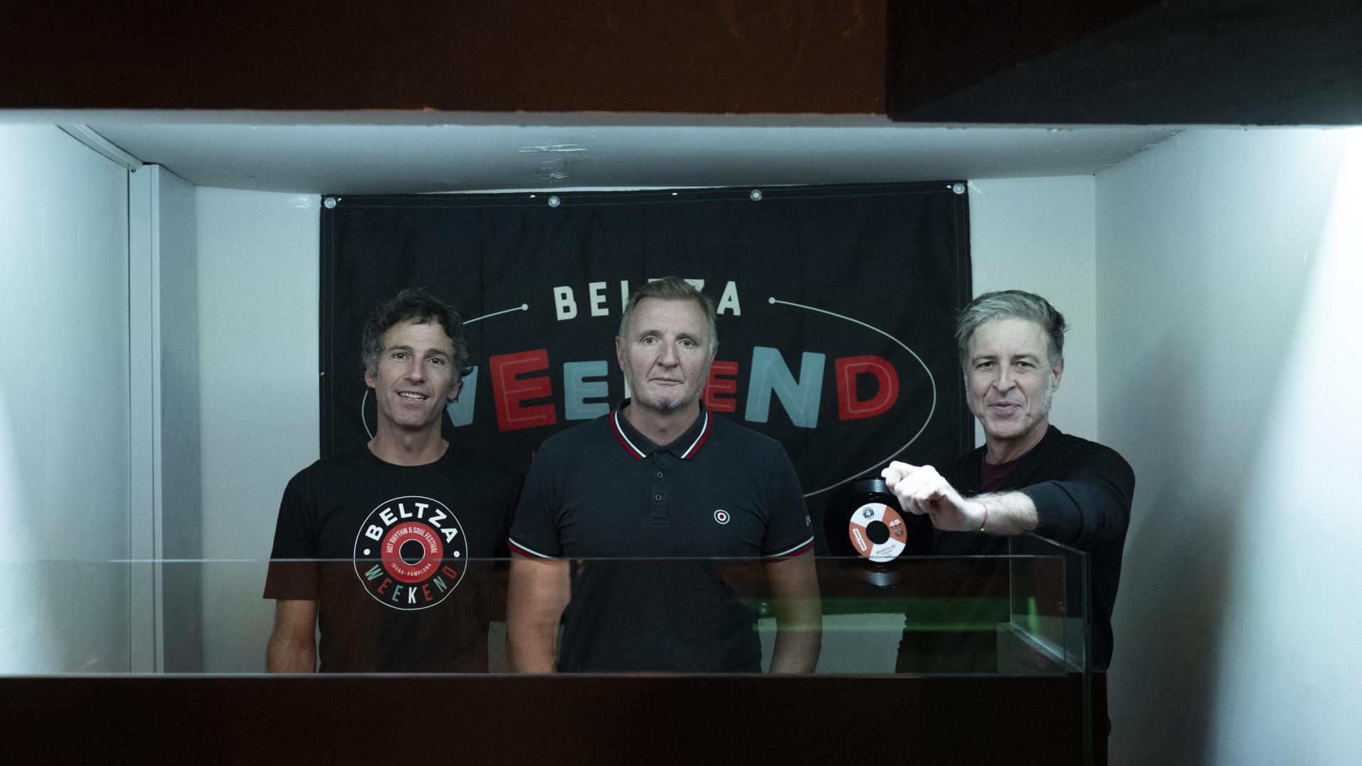 Josetxo Balda, Xabier Sagardia e Iban Iribarren en el bar Tarántula