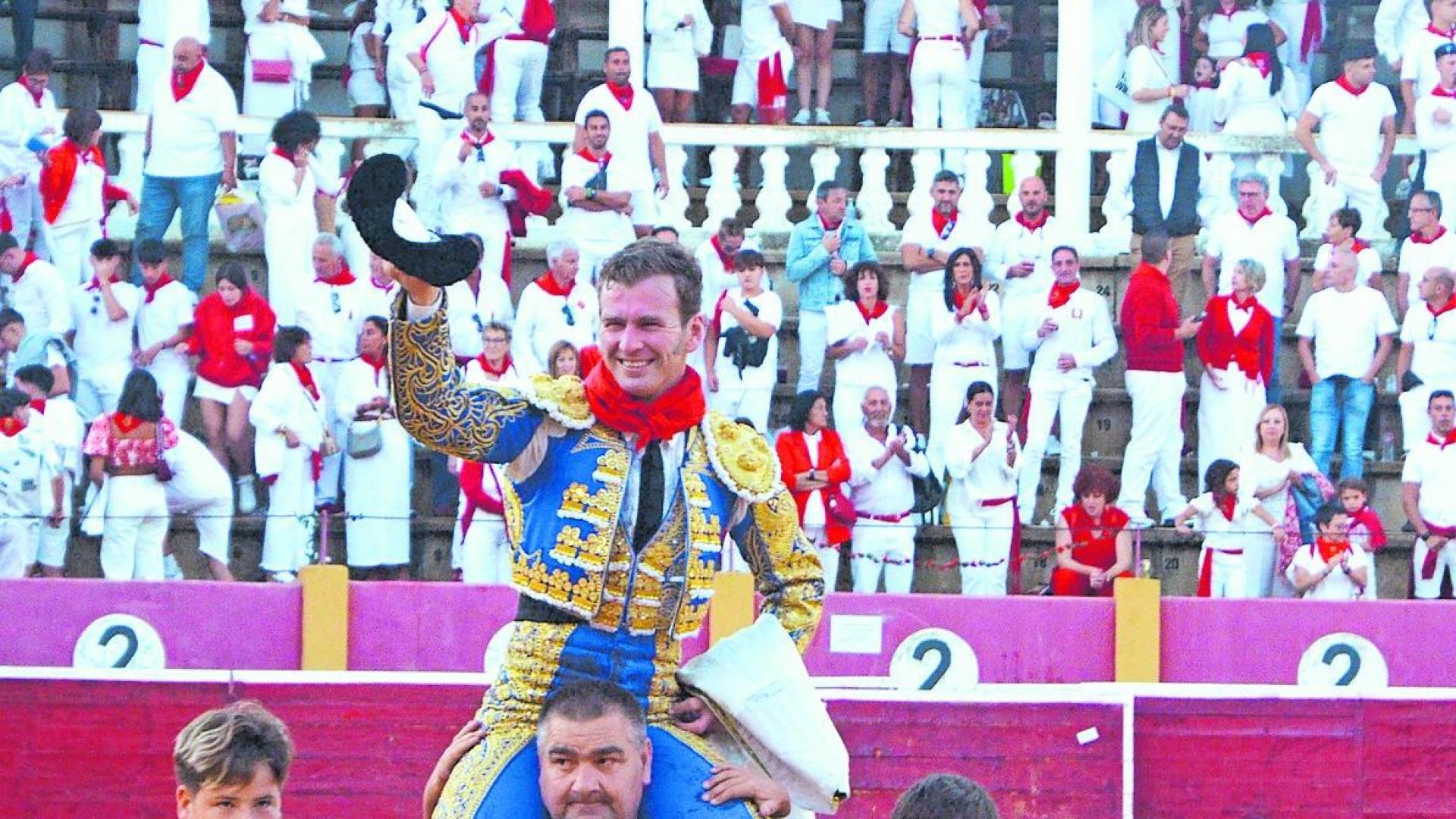 Octavio García “El Payo” sale a hombros de la Plaza de Cintruénigo en su debut