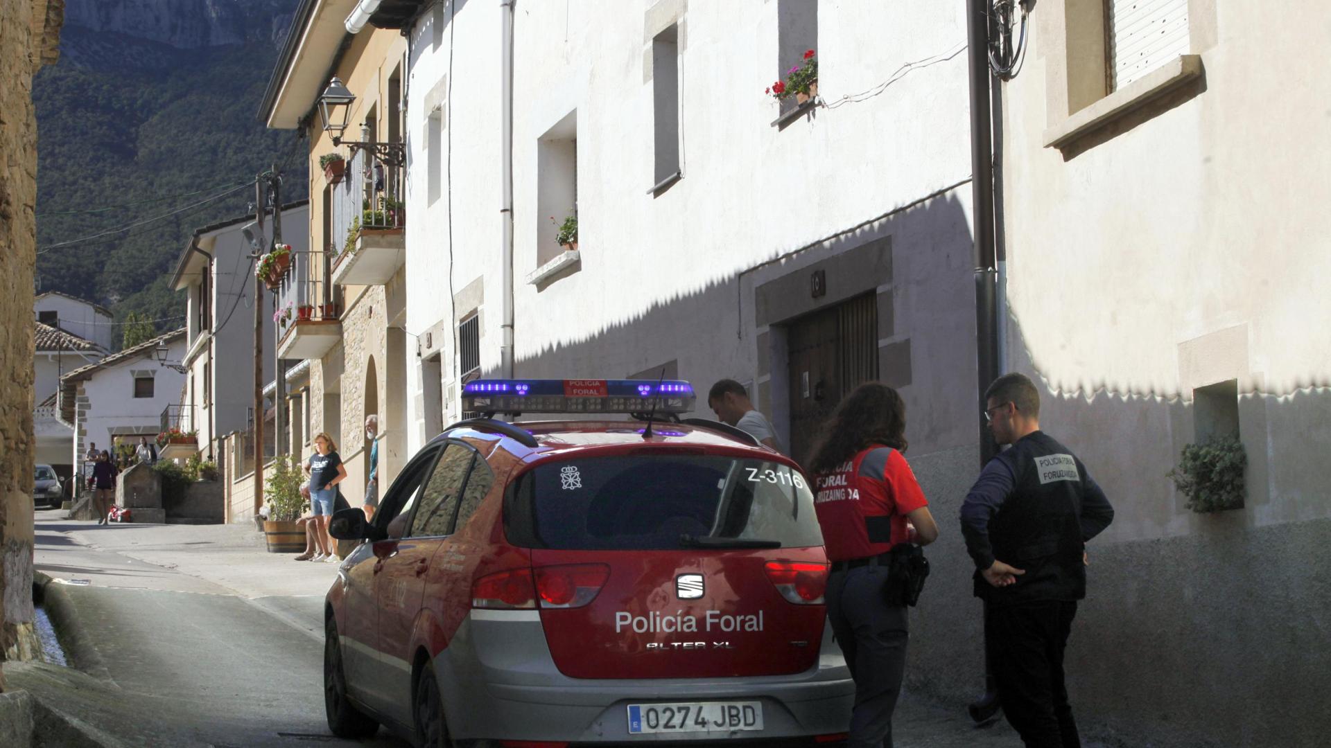 Agentes de la Policía Foral, este domingo en Muneta