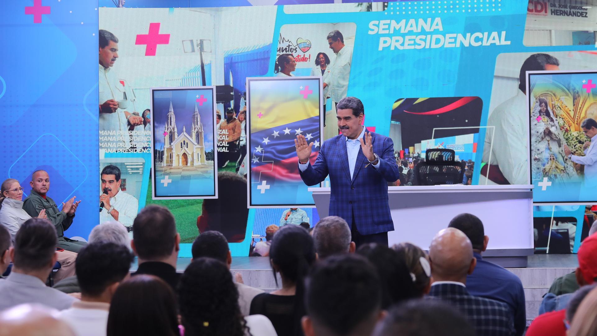 Nicolás Maduro, hablando durante la transmisión de su programa "Con Maduro +"