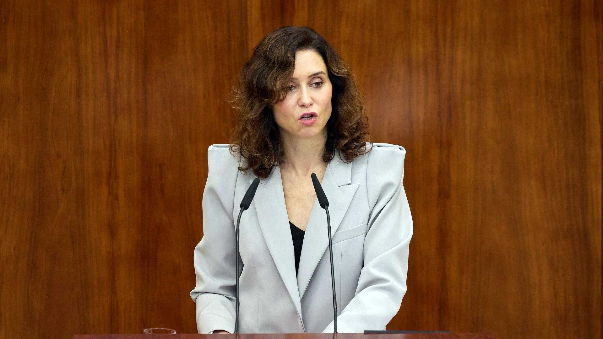 La presidenta de la Comunidad de Madrid, Isabel Díaz Ayuso, interviene durante a la primera sesión del Debate del Estado de la Región en la Asamblea de Madrid