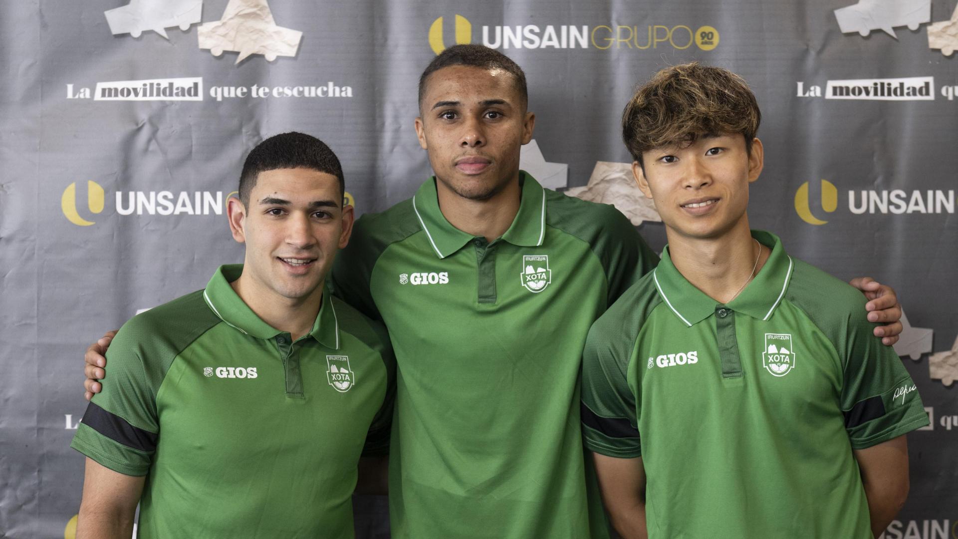 Facundo Russo, Gabriel Ligeiro y Kokoro Harada, en su presentación como jugadores de Osasuna Magna